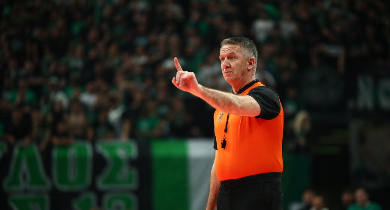 Ο διαιτήτης Ράντοβιτς σε παιχνίδι της EuroLeague, Πηγή: Eurokinissi Ο διαιτήτης Ράντοβιτς σε παιχνίδι της EuroLeague, Πηγή: Eurokinissi