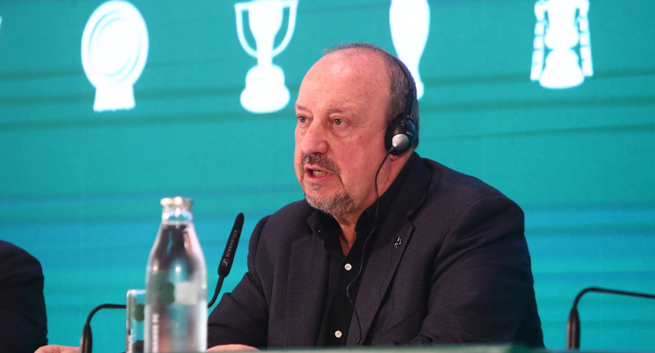 Ο Ράφα Μπενίτεθ κατά την παρουσίασή του από τον Παναθηναϊκό Ο Ράφα Μπενίτεθ κατά την παρουσίασή του από τον Παναθηναϊκό