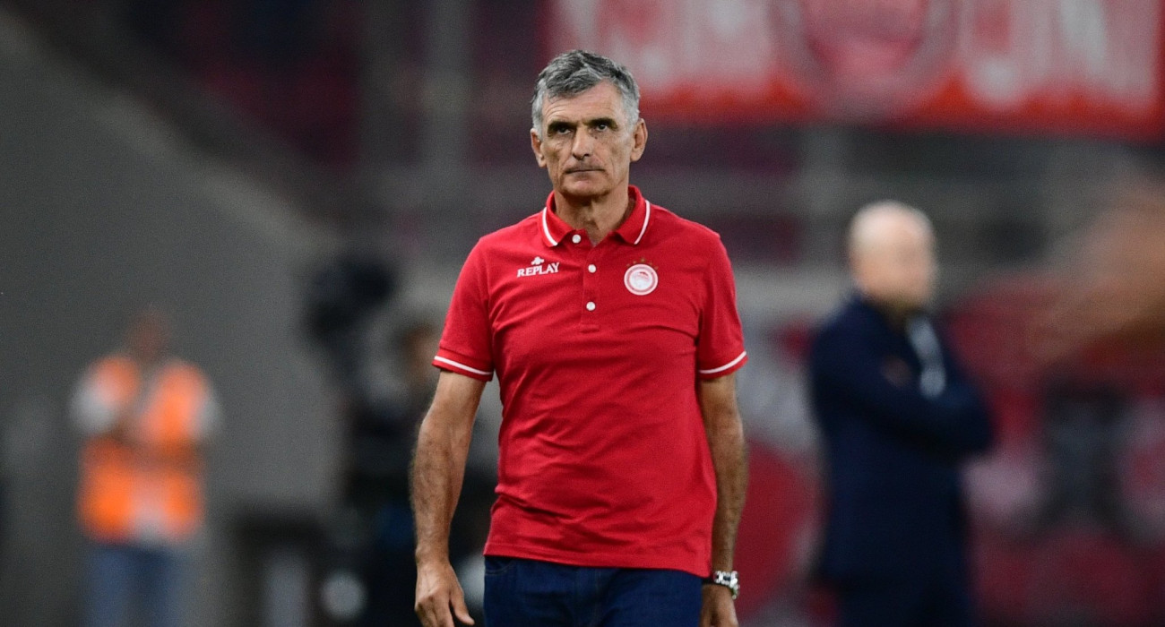 Ο Χοσέ Λουίς Μεντιλίμπαρ στον πάγκο του Ολυμπιακού / Πηγή: Eurokinissi Ο Χοσέ Λουίς Μεντιλίμπαρ στον πάγκο του Ολυμπιακού / Πηγή: Eurokinissi