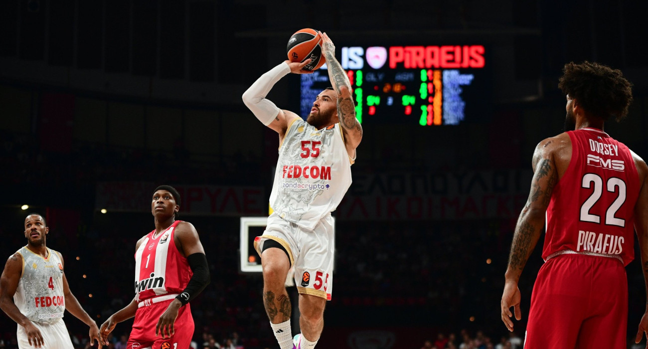 Ο Μάικ Τζέιμς της Μονακό έκανε... ζημιά στον Ολυμπιακό / Πηγή: Eurokinissi Ο Μάικ Τζέιμς της Μονακό έκανε... ζημιά στον Ολυμπιακό / Πηγή: Eurokinissi