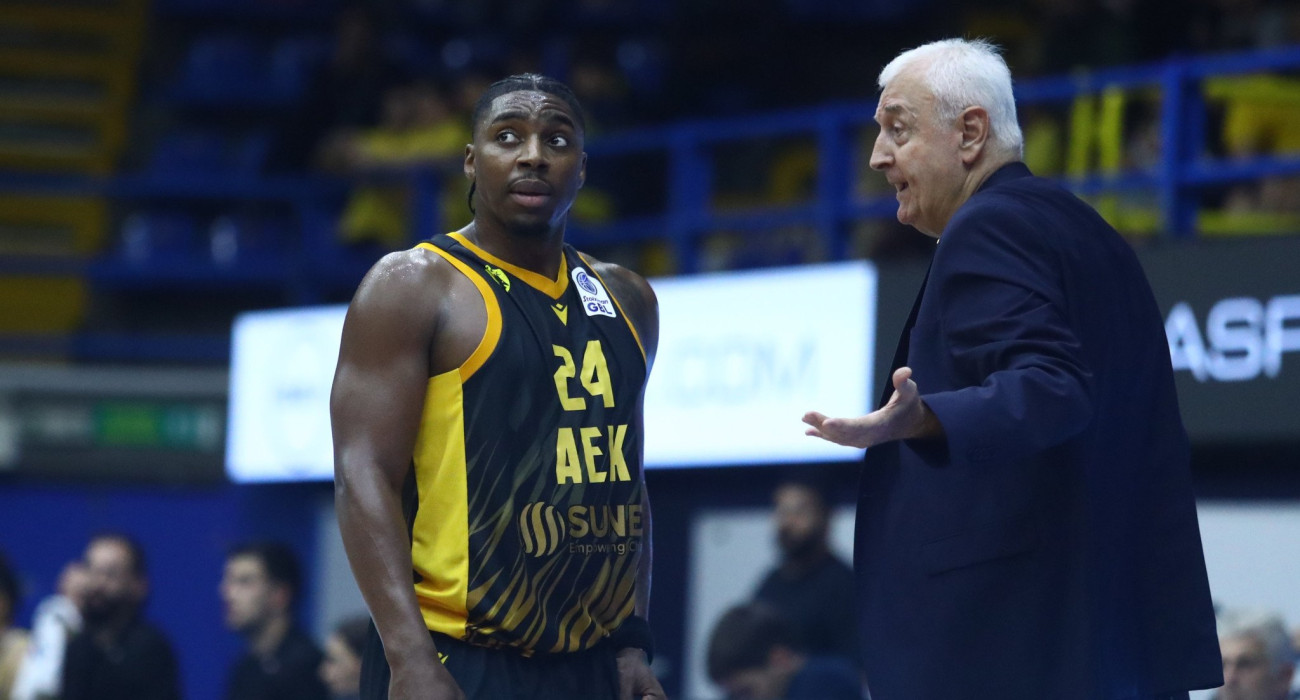 Ο Φρανκ Μπάρτλεϊ με τον Ντράγκαν Σάκοτα - Πηγή: Eurokinissi