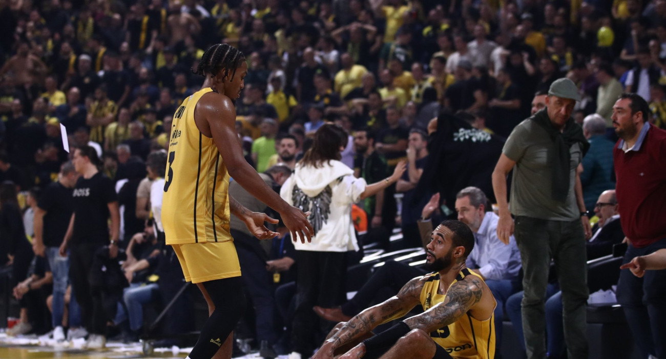 Απογοητευμένοι οι παίκτες του Άρη μετά την ήττα από τον ΠΑΟΚ, Πηγή: Eurokinissi