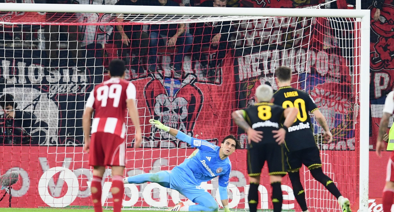 Ο Μορόν εκτελεί εύστοχα το πέναλτι και νικάει τον Τζολάκης / Πηγή: Eurokinissi Ο Μορόν εκτελεί εύστοχα το πέναλτι και νικάει τον Τζολάκης / Πηγή: Eurokinissi