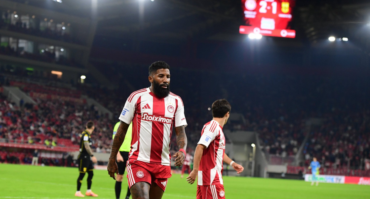 O Ροντινέι αποχωρεί ικανοποιημένος από το 2-1 του Ολυμπιακού κόντρα / Πηγή: Eurokinissi O Ροντινέι αποχωρεί ικανοποιημένος από το 2-1 του Ολυμπιακού κόντρα / Πηγή: Eurokinissi