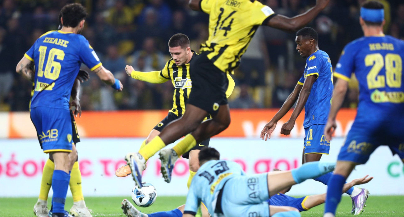 Ο Γιόβιτς σκοράρει για την ΑΕΚ όμως το γκολ ακυρώνεται / Πηγή: Eurokinissi