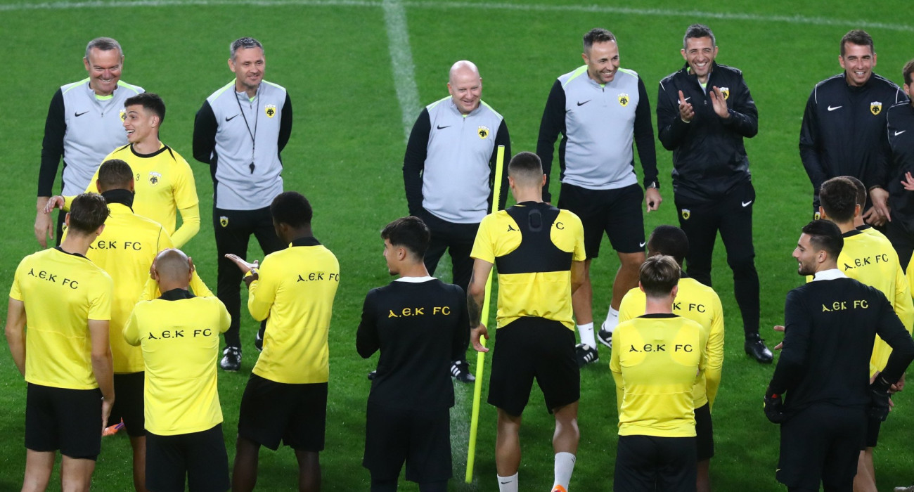 Ο Μάρκο Νίκολιτς και οι παίκτες της ΑΕΚ /Πηγή: Eurokinissi