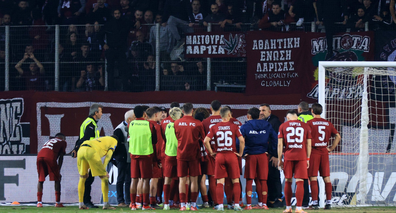 Ποδοσφαιριστές και τεχνικό τιμ της ΑΕΛ Novibet είχαν συζήτηση με τους οργαωμένους / Πηγή: Intime