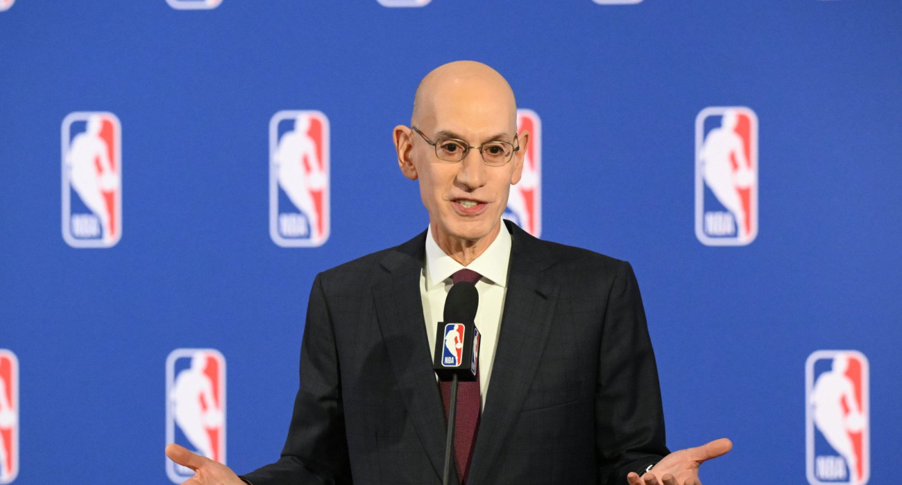 Ο Άνταμ Σίλβερ/Photo by David Dow/NBAE via Getty Images Ο Άνταμ Σίλβερ/Photo by David Dow/NBAE via Getty Images