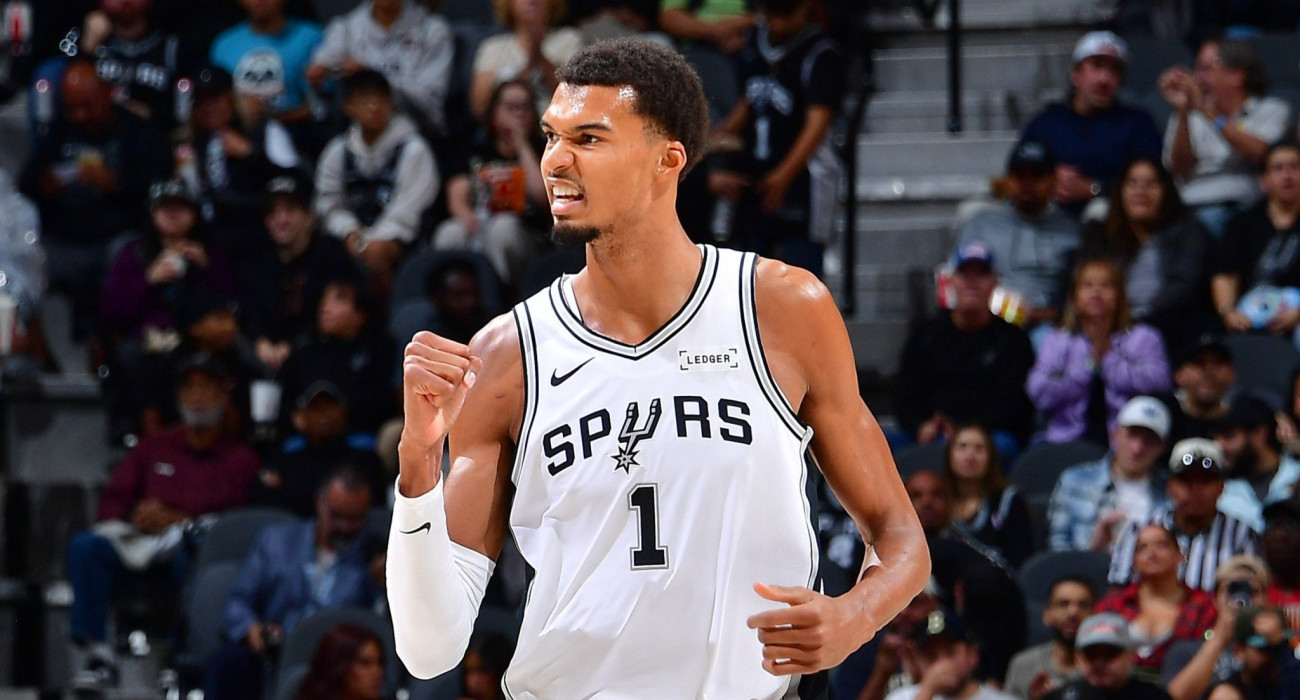 Ο Βίκτορ Γουεμπανιαμά/Photos by Michael Gonzales/NBAE via Getty Images Ο Βίκτορ Γουεμπανιαμά/Photos by Michael Gonzales/NBAE via Getty Images