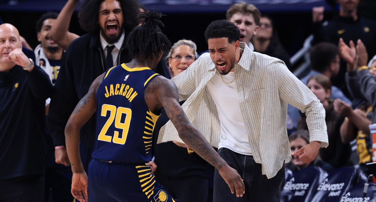 Ο Κουέντον Τζάκσον πανηγυρίζει με τον Ταϊρίς Χαλιμπάρτον/Photo by Justin Casterline/Getty Images