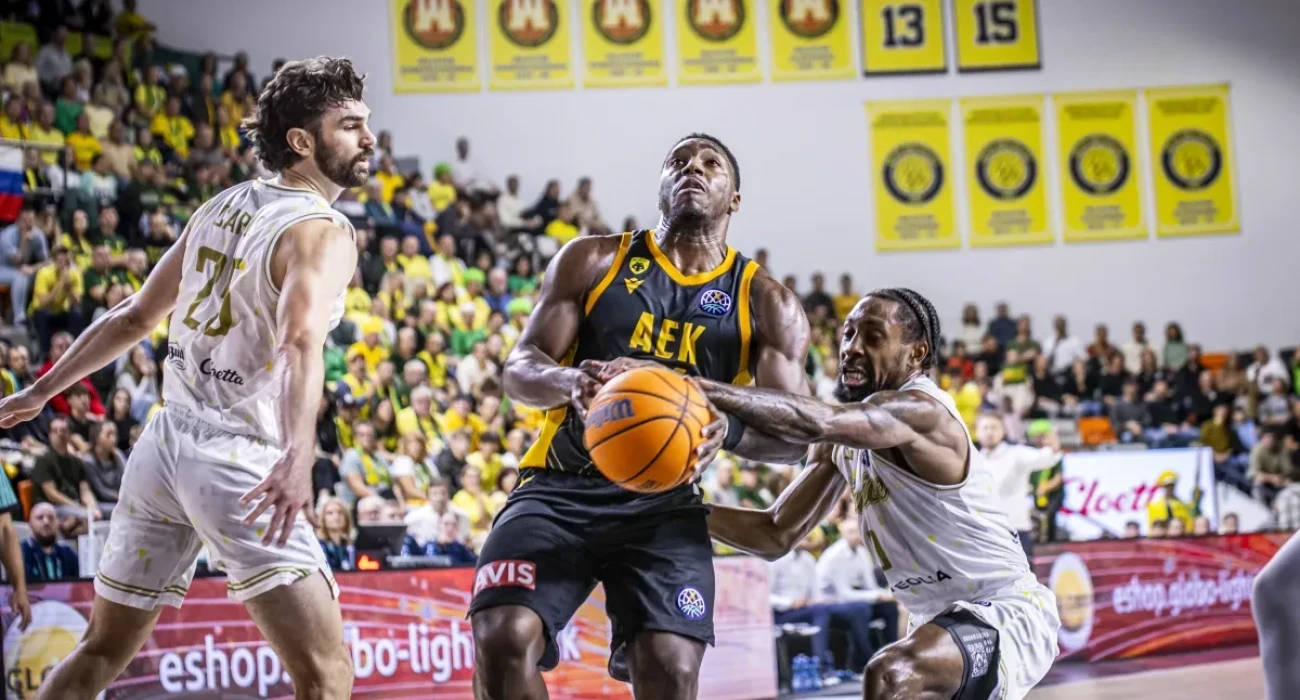 Έμεινε... όρθια στο θρίλερ και έφυγε με «διπλό» από τη Σλοβακία η ΑΕΚ Έμεινε... όρθια στο θρίλερ και έφυγε με «διπλό» από τη Σλοβακία η ΑΕΚ