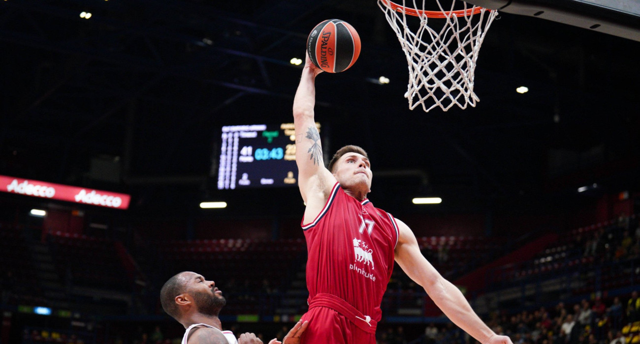 Στιγμιότυπο από το παιχνίδι ανάμεσα σε Μιλάνο και Παρί, Πηγή: Imago Στιγμιότυπο από το παιχνίδι ανάμεσα σε Μιλάνο και Παρί, Πηγή: Imago