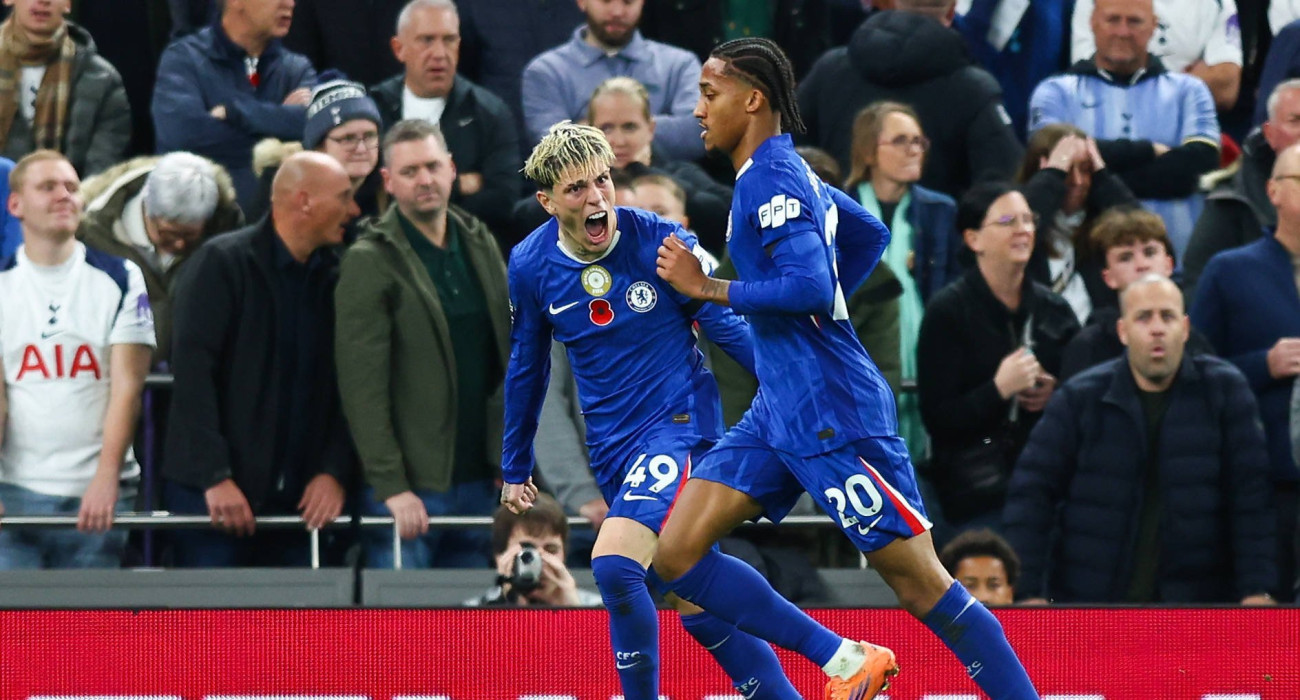 Οι παίκτες της Τσέλσι πανηγυρίζουν με τον Γκαρνάτσο και τον Ζοάο Πέδρο / Πηγή: Imago Οι παίκτες της Τσέλσι πανηγυρίζουν με τον Γκαρνάτσο και τον Ζοάο Πέδρο / Πηγή: Imago