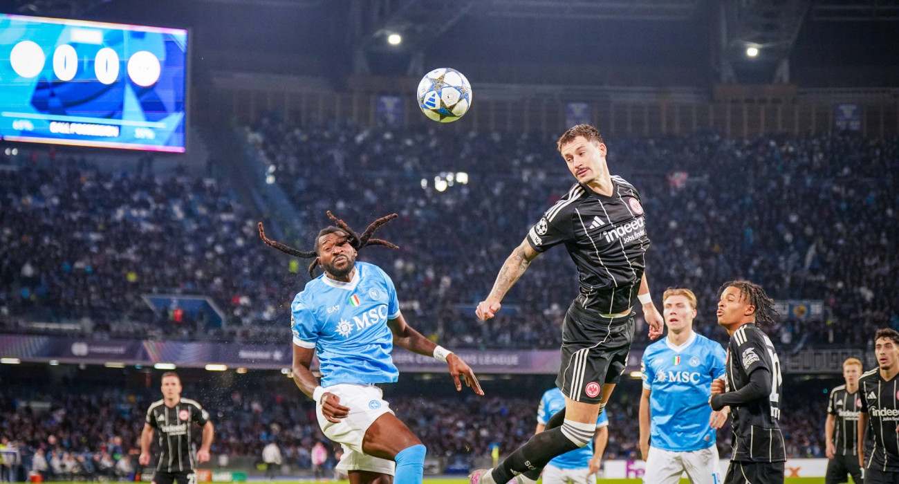 Φάση από την αναμέτρηση της Νάπολι με την Άϊντραχτ Φρανκφούρτης για το Champions League / Πηγή: Imago