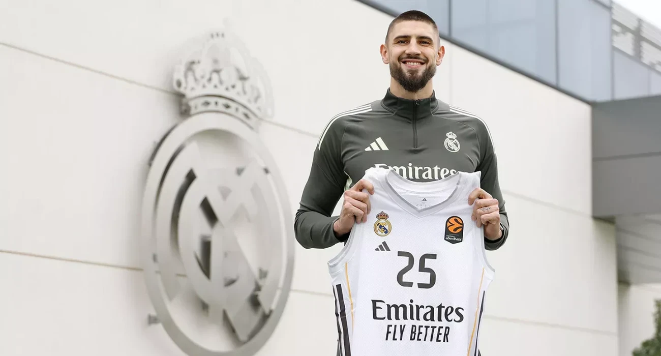 Ο Άλεξ Λεν με φανέλα της Ρεάλ Μαδρίτης - Πηγή: Real Madrid baloncesto Ο Άλεξ Λεν με φανέλα της Ρεάλ Μαδρίτης - Πηγή: Real Madrid baloncesto