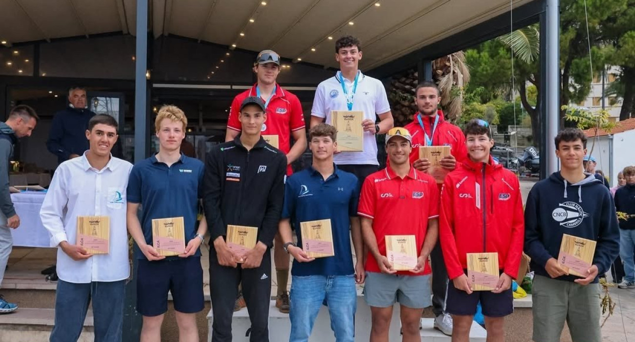 Το βάθρο των νικητών της κατηγορίας U19 με «χρυσό» τον Πετριανό / Πηγή: Thom Touw / EurILCA Το βάθρο των νικητών της κατηγορίας U19 με «χρυσό» τον Πετριανό / Πηγή: Thom Touw / EurILCA