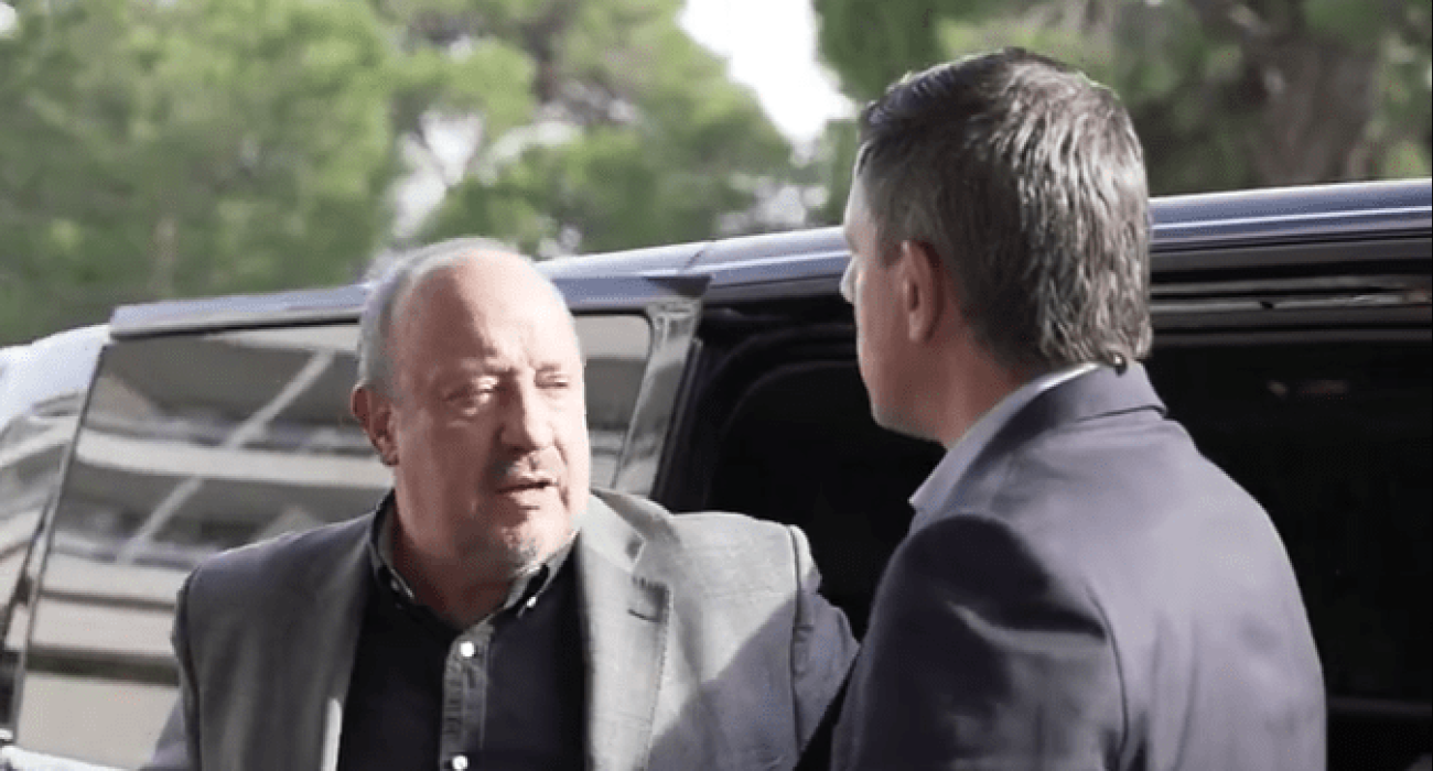 Ο Ράφα Μπενίτεθ μαζί με τον Τάκη Φύσσα στην Αθήνα / Screenshot Ο Ράφα Μπενίτεθ μαζί με τον Τάκη Φύσσα στην Αθήνα / Screenshot