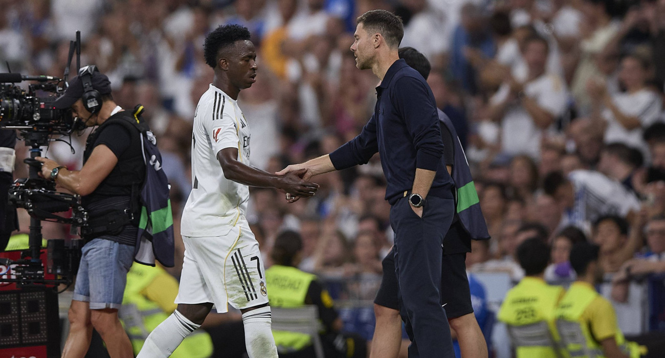 Ο Βινίσιους Τζούνιορ και ο Τσάμπι Αλόνσο / Πηγή: Imago Ο Βινίσιους Τζούνιορ και ο Τσάμπι Αλόνσο / Πηγή: Imago