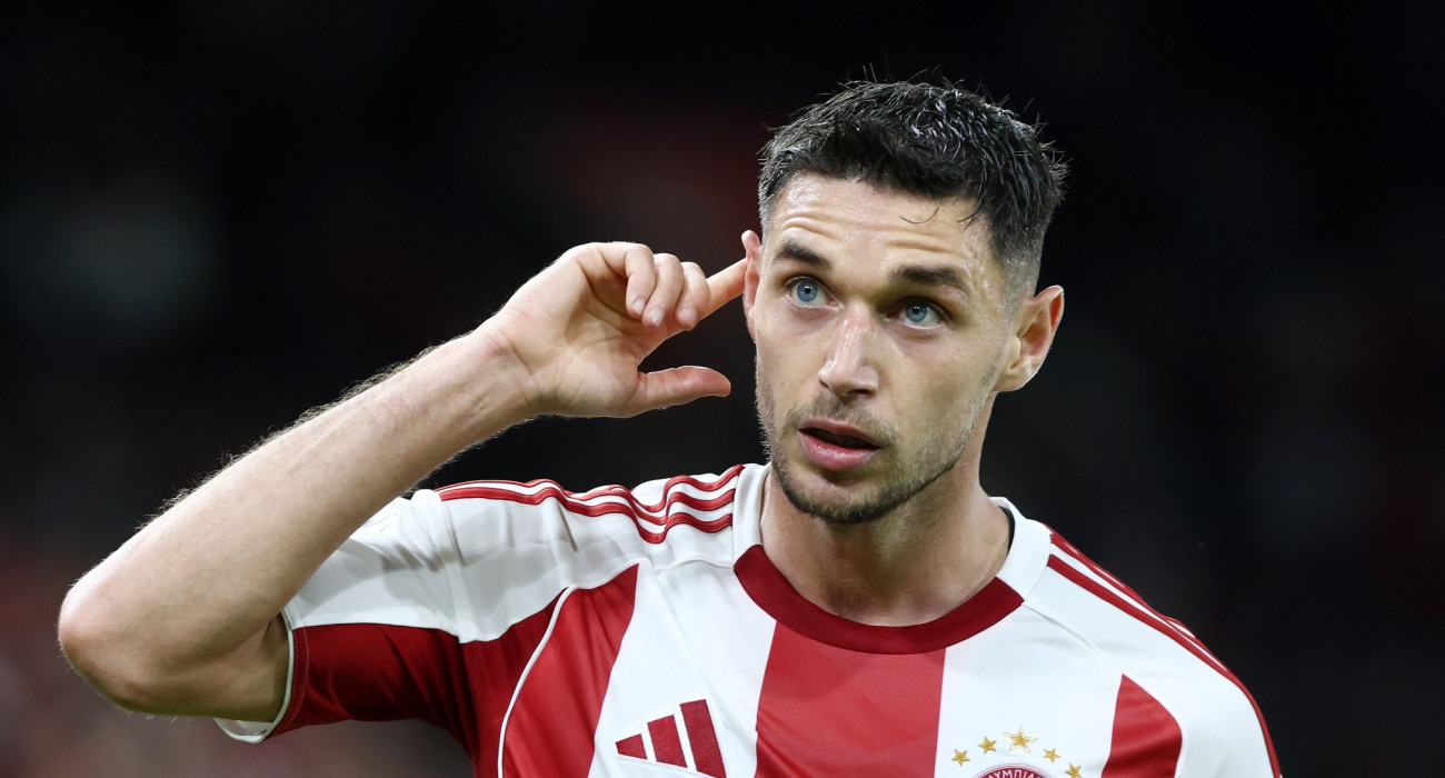 Ο Ρόμαν Γιάρεμτσουκ πανηγυρίζει με τον Ολυμπιακό / Πηγή: Intime Ο Ρόμαν Γιάρεμτσουκ πανηγυρίζει με τον Ολυμπιακό / Πηγή: Intime