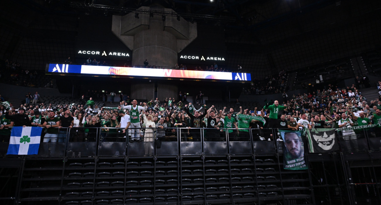 Οι φίλοι του Παναθηναϊκού στις κερκίδες της «Accor Arena», Πηγή: Vaggelis Stolis