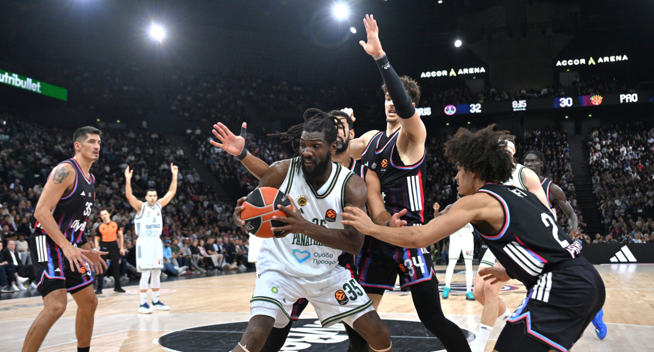 Ο Κένεθ Φαρίντ με αντίπαλο τη... μισή Παρί / Πηγή: Βαγγέλης Στόλης