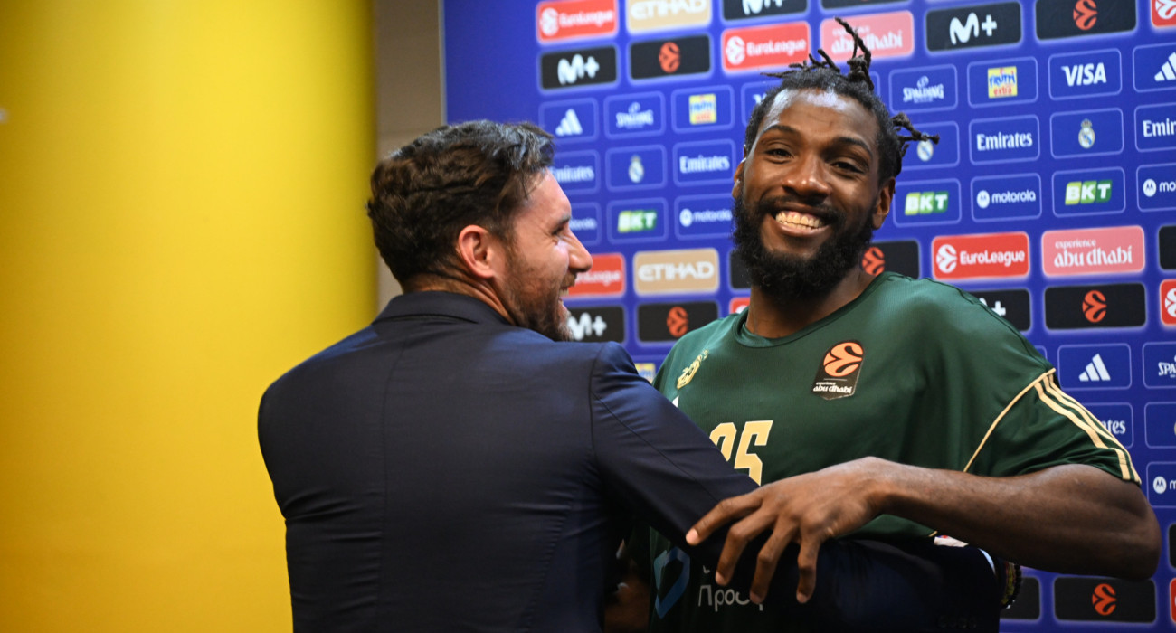 Οι δηλώσεις του Κένεθ Φαρίντ είχαν διακοπή.,. από τον Ρούντι Φερνάντεθ, Πηγή: Vaggelis Stolis