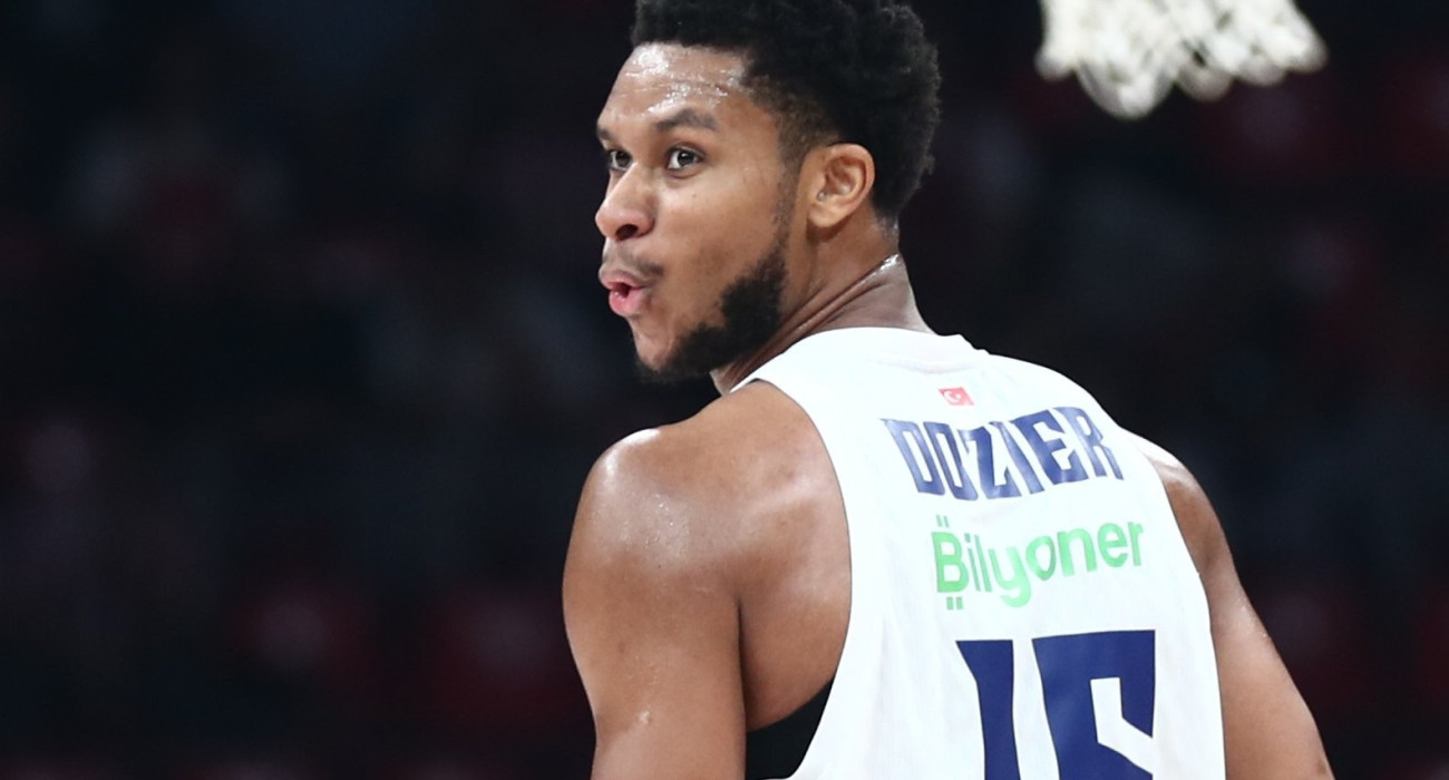 Ο Πι Τζέι Ντοζίερ - Πηγ΄ή: Intime