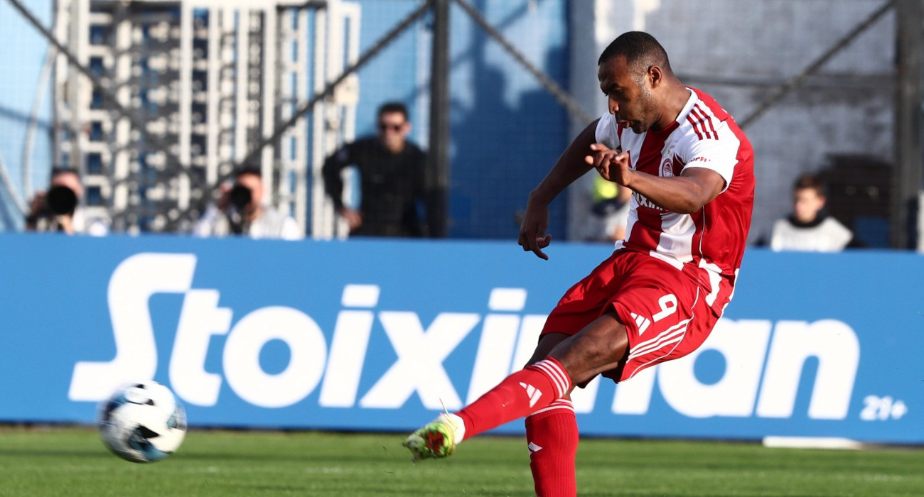 Ο Ελ Κααμπί σκοράρει με τη φανέλα του Ολυμπιακού / Πηγή: InTime