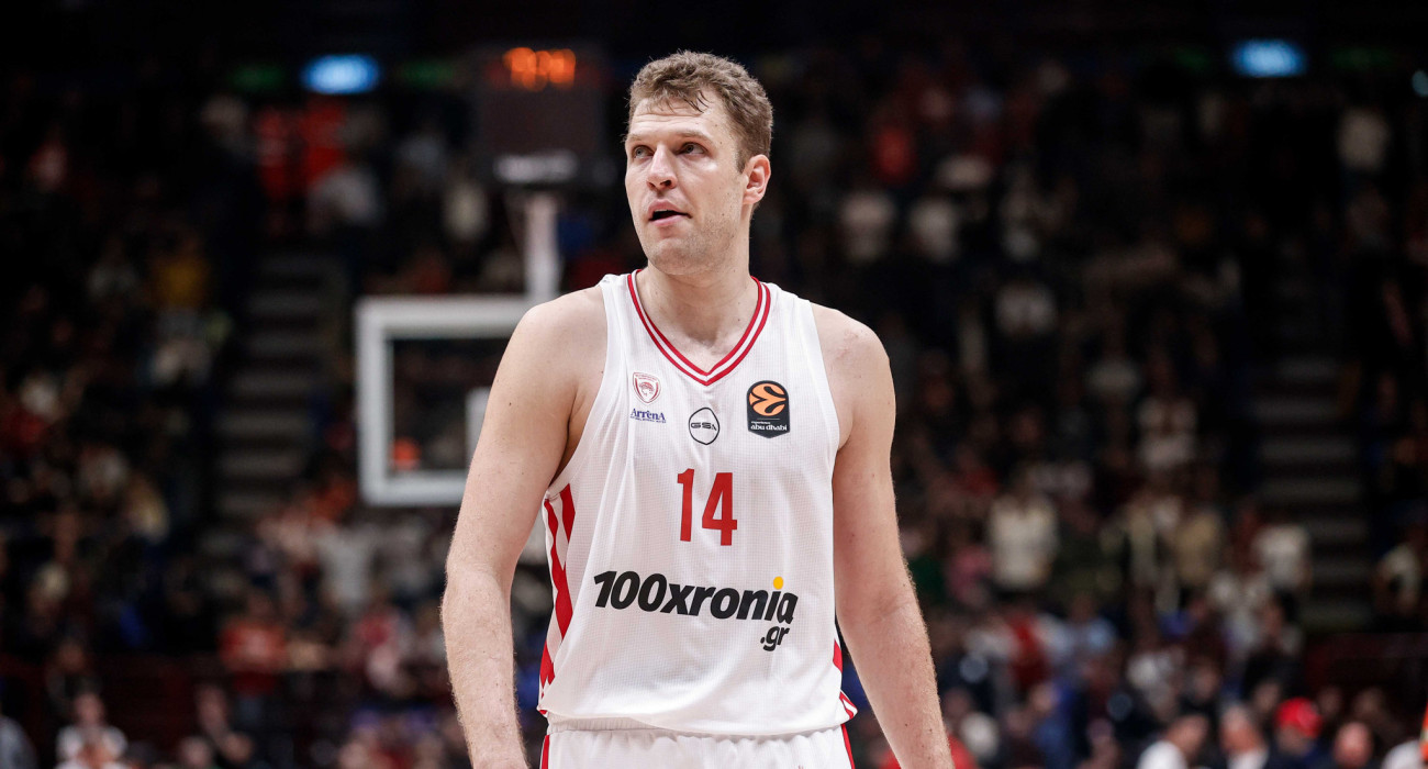 Ο Σάσα Βεζένκοβ στο ματς με την Αρμάνι Μιλάνο - Πηγή: Intime