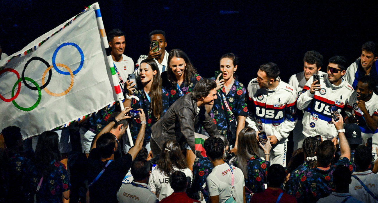 Ο Τομ Κρουζ πάνω σε μοτοσικλέτα στην Τελετή Λήξης των Αγώνων του 2024 στο Παρίσι / Πηγή: Eurokinissi