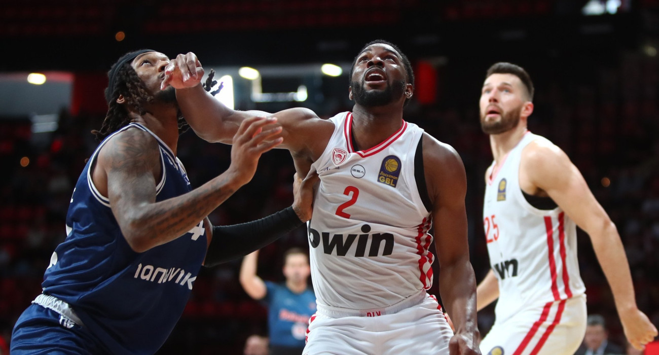 Στιγμιότυπο από το παιχνίδι του Ολυμπιακού κόντρα στην Καρδίτσα, στην επιστροφή του Κίναν Έβανς, Πηγή: Eurokinissi