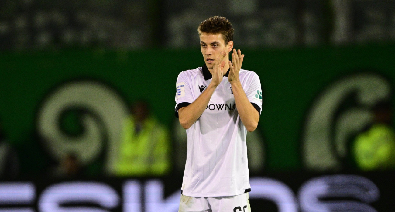 Ο Γιάννης Κωνσταντέλιας χειροκροτεί τον κόσμο του Παναθηναϊκού, Πηγή: Eurokinissi