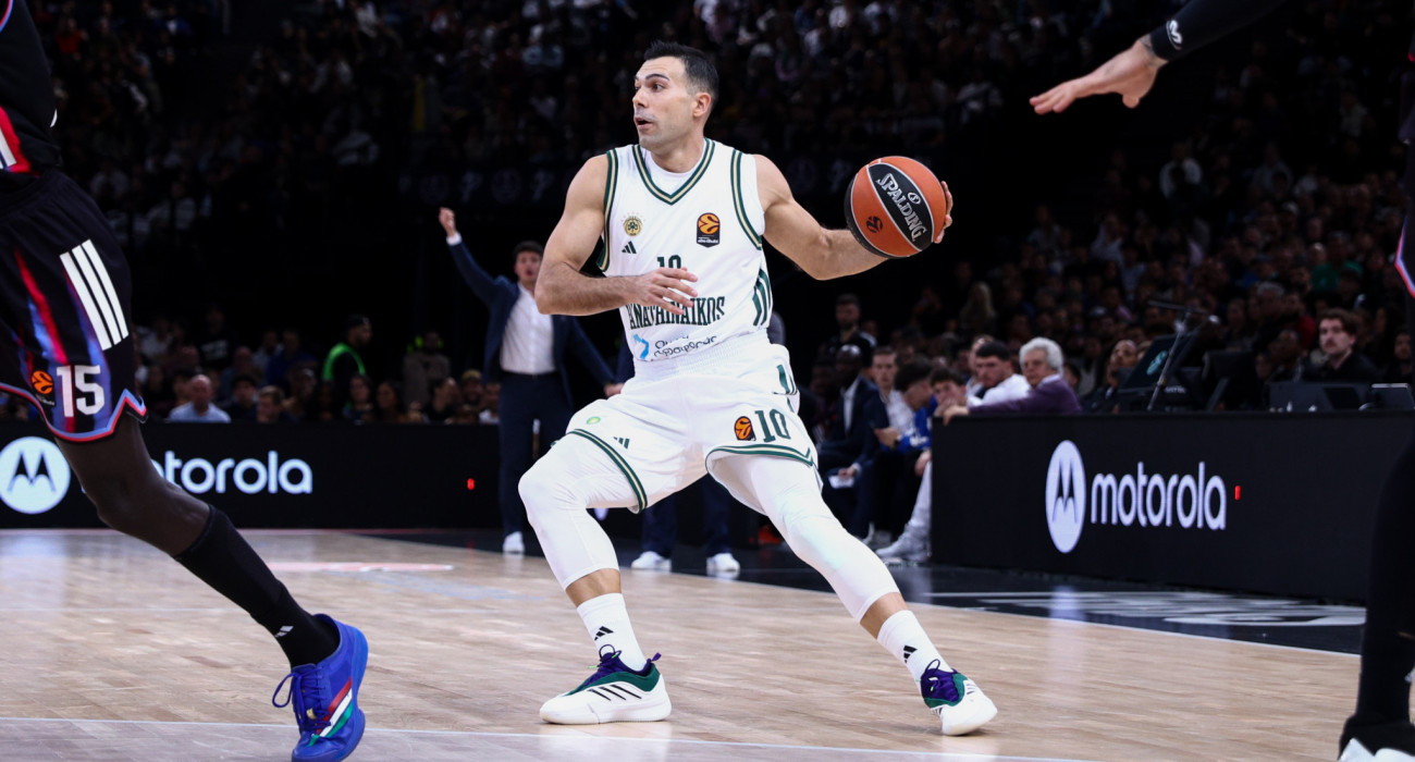 Ο Κώστας Σλούκας σε ιστορική βραδιά στο Παρίσι / Πηγή: Eurokinissi