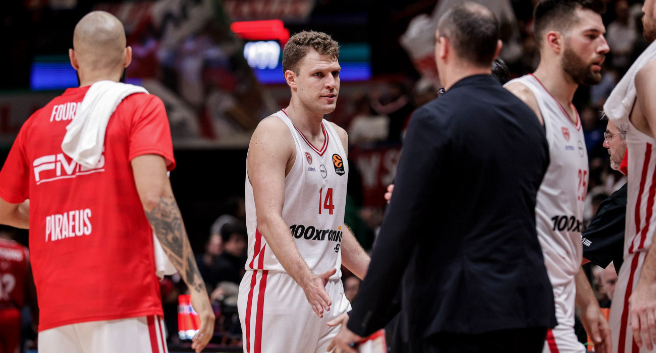 Ο Σάσα Βεζένκοβ στο ματς με την Αρμάνι Μιλάνο - Πηγή: Eurokinissi