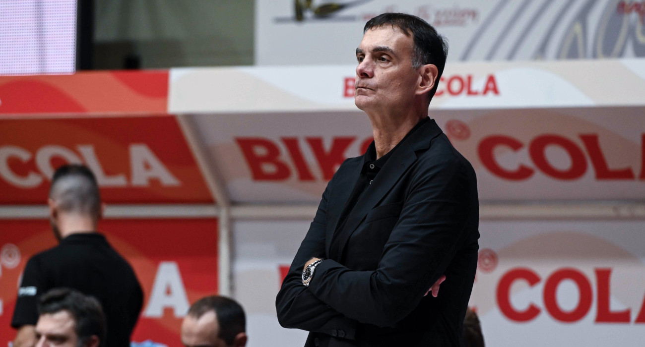 Ο Γιώργος Μπαρτζώκας στον πάγκο του Ολυμπιακού, Πηγή: Eurokinissi