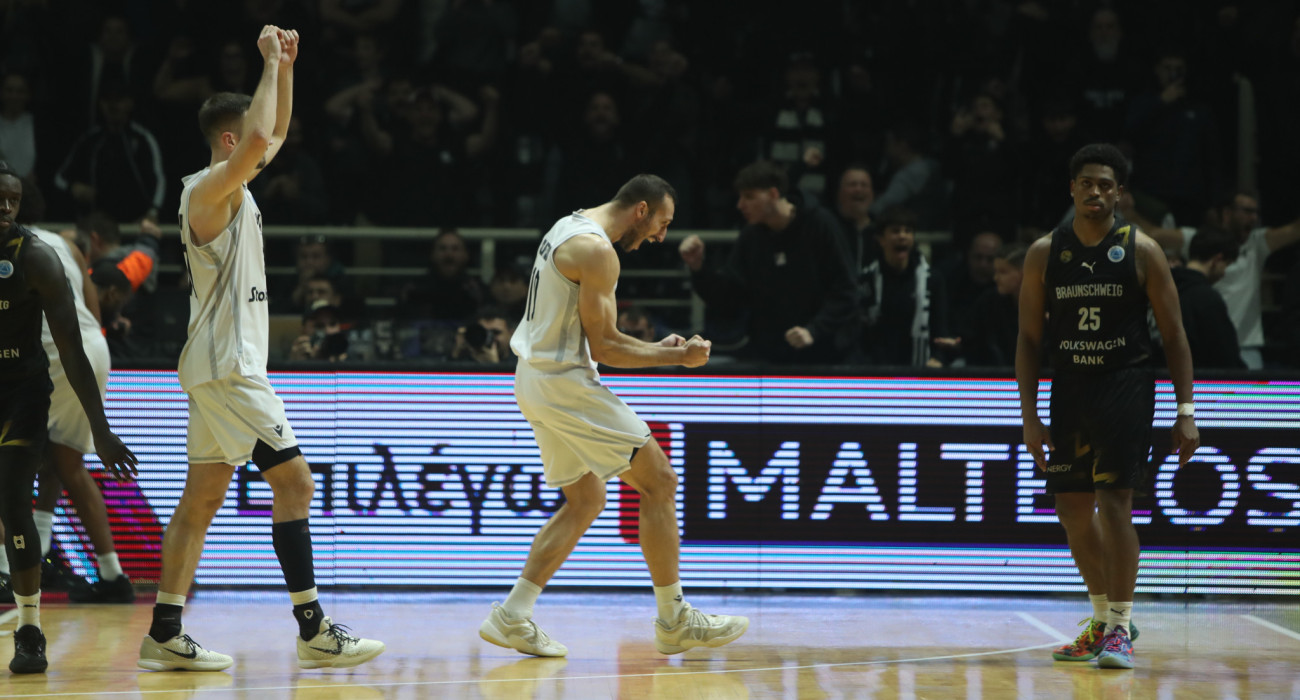 Οι πανηγυρισμοί των παικτών του ΠΑΟΚ για τη νίκη κόντρα στην Μπραουνσβάιγκ/Πηγή: Eurokinissi