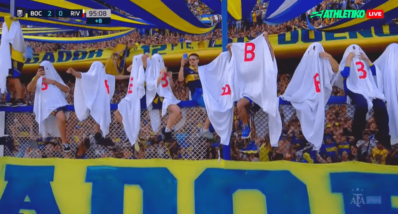 Οι οπαδοί της Μπόκα ντυμένοι... φαντάσματα/Πηγή: Athletiko