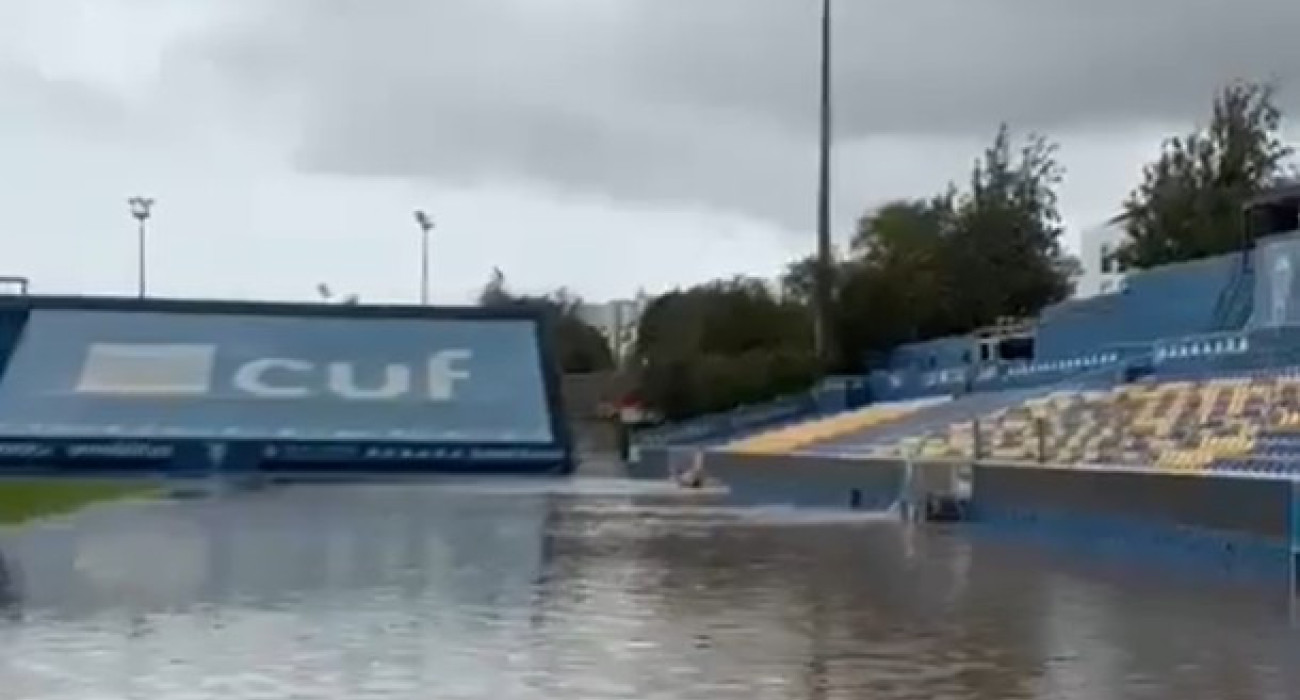 Το πλημμυρισμένο γήπεδο της Εστορίλ / Screenshot