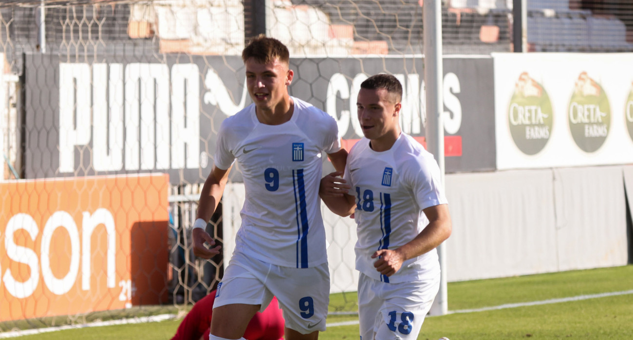 Παίκτες της Εθνικής Νέων πανηγυρίζουν / Πηγή: Eurokinissi