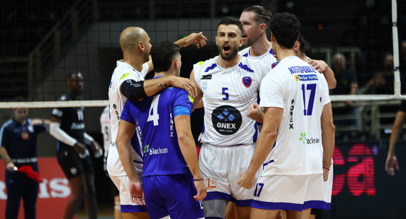 Πανηγυρική στιγμή του Φοίνικα Σύρου / Πηγή: Eurokinissi