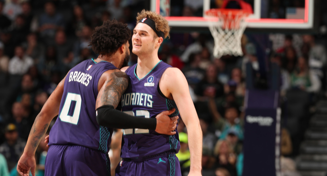 Η Σάρλοτ κέρδισε με ευκολία τους Μπακς, χωρίς ο Γιάννης να αγωνίζεται / Photo by Kent Smith/NBAE via Getty Images