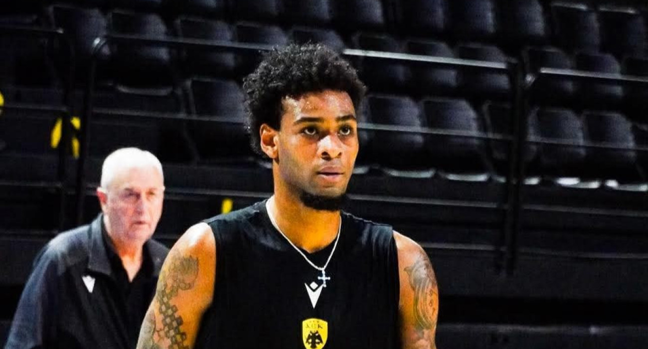 Ο Γκρεγκ Μπράουν στην πρώτη του προπόνηση με τα κιτρινόμαυρα, Πηγή: AEK BC