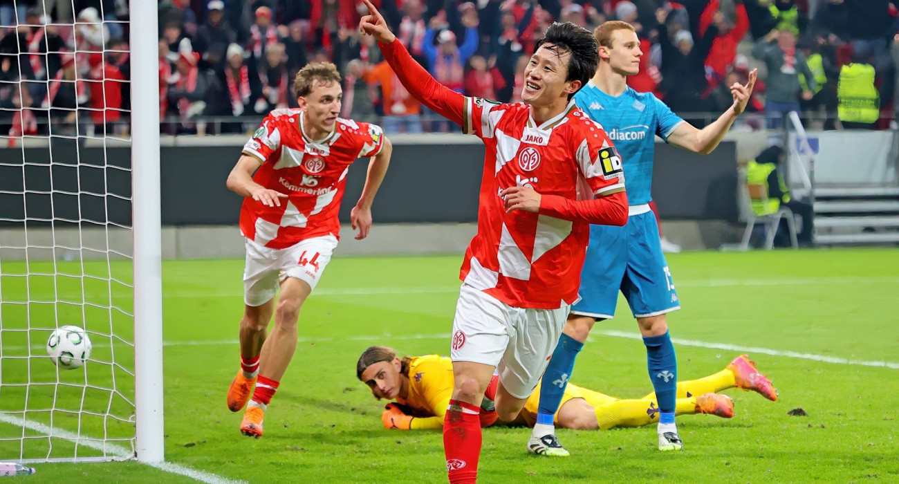 Ο Λι Τζάε-Σουνγκ πανηυρίζει το γκολ της Μάιντζ / Πηγή: Imago