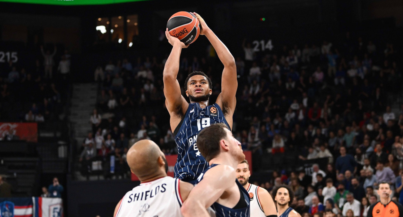 O Πι Τζέι Ντόζιερ της Εφές / Πηγή: Imago