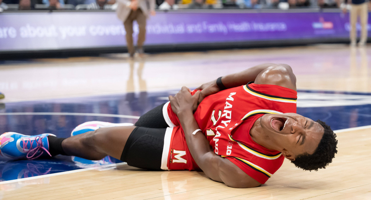 Ο Φαρέλ Πέιν του Μέριλαντ σφαδάζει έπειτα από τον τρομακτικό τραυματισμό του / Πηγή: Imago