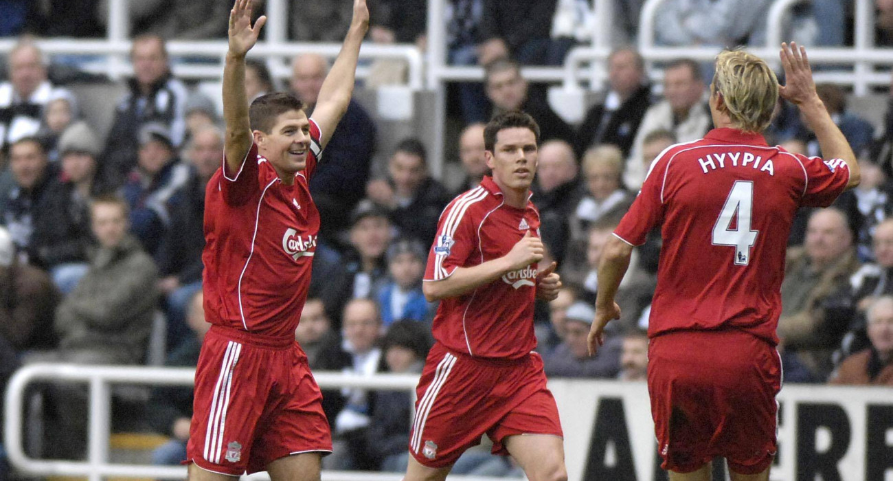 Ο Στίβεν Τζέραρντ με τον Στιβ Φίναν και τον Σάμι Χίπια / Πηγή: Imago