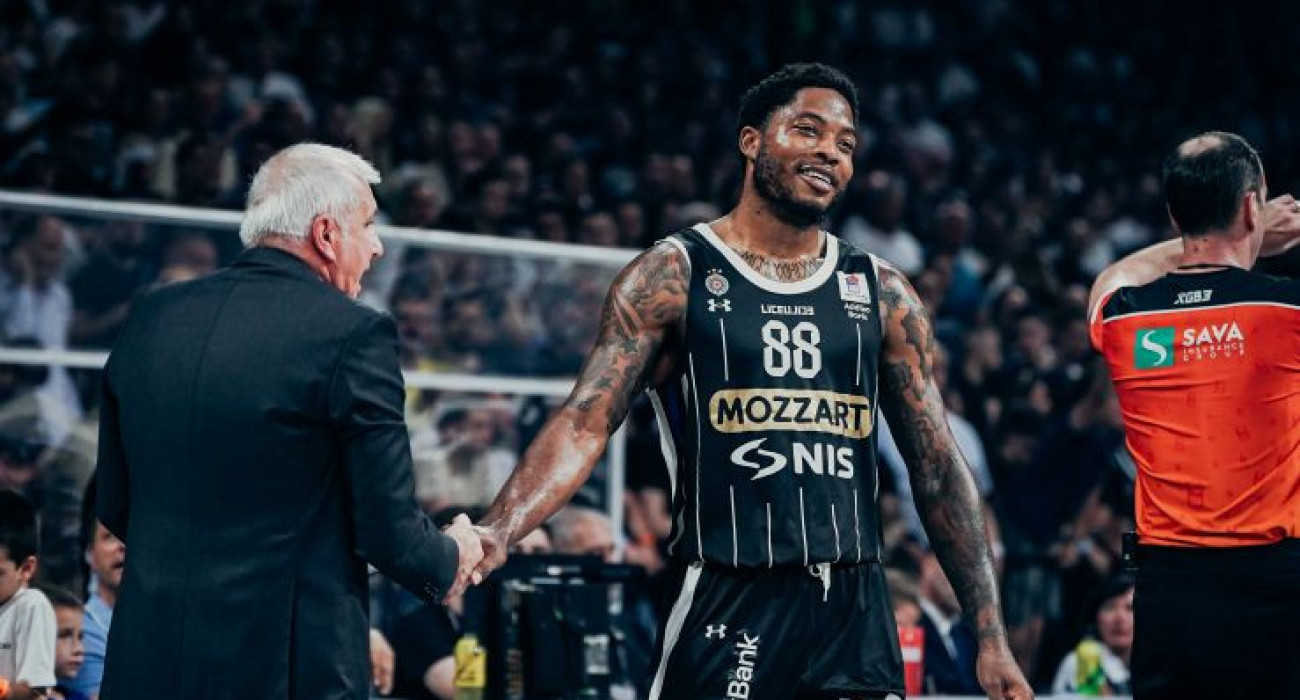 Ο Ζέλικο Ομπράντοβιτς με τον Ταϊρίκ Τζόουνς, Πηγή: Partizan/ Dragana Stjepanovic ABA League