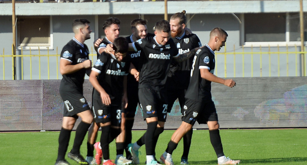 Οι ποδοσφαιιριστές της Καλαμάτας πανηγυρίζουν / Πηγή: Intime