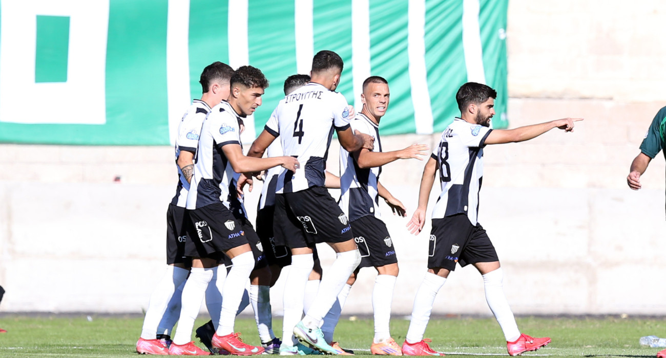 Παίκτες της Καλαμάτας πανηγυρίζουν / Πηγή: Intime