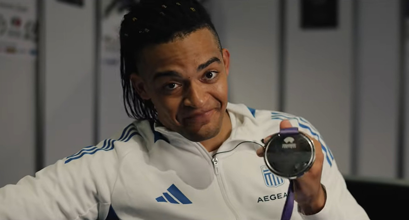 Ο Εμμανουήλ Καραλής με το ασημένιο μετάλλιο / Screenshot